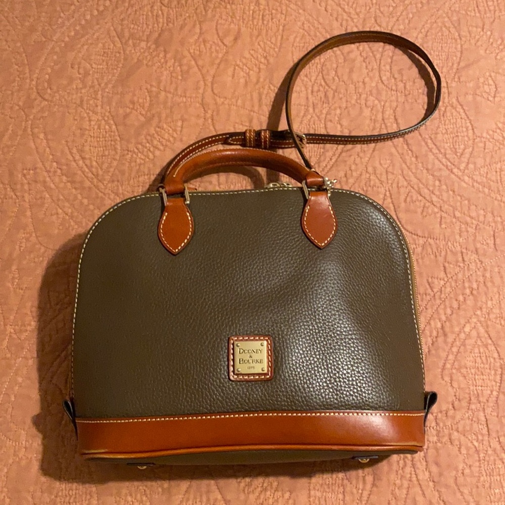 Dooney bag in a lovely brown combo!